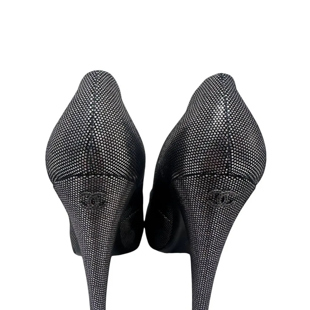 Chanel NWOB Chanel Interlocking CC Logo Suede Pumps - Size 41 pre-owned Silver Suede Never worn - Box View
