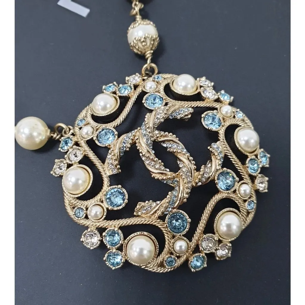 Chanel B19 Aquamarine Resin & Pearls Necklace Pre-owned Silver Lace Good - Model View