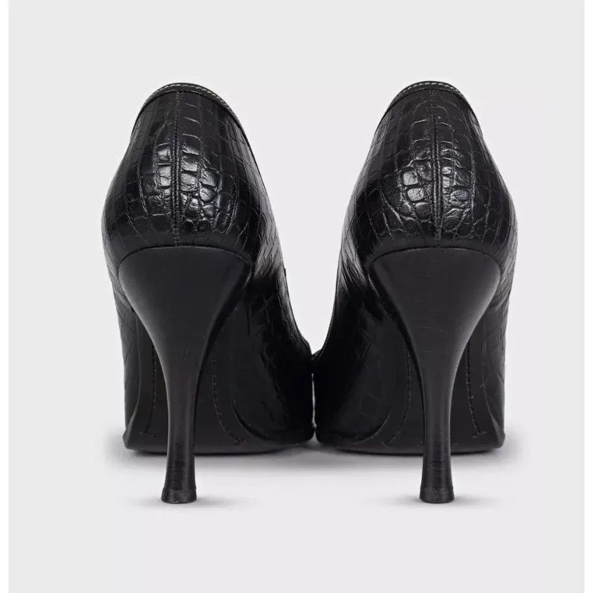 Prada Black Leather Pointed-Toe Pumps, Size 40.5 Pre-owned Black Leather Good - Model View