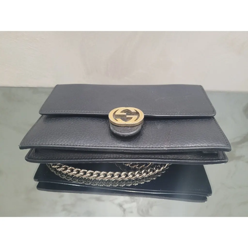 Gucci Interlocking G Black Leather Wallet on Chain Pre-owned Black Leather Good - Model View