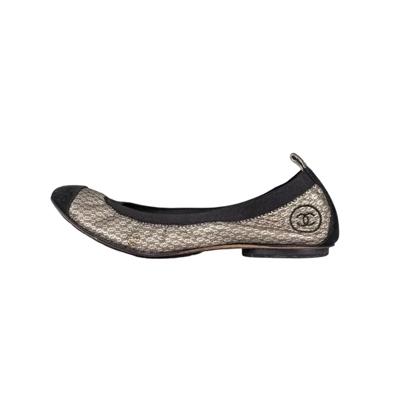 Chanel Quilted Gold Leather Ballerina Flats - Size 39.5 pre-owned Gold Leather Good - Front View
