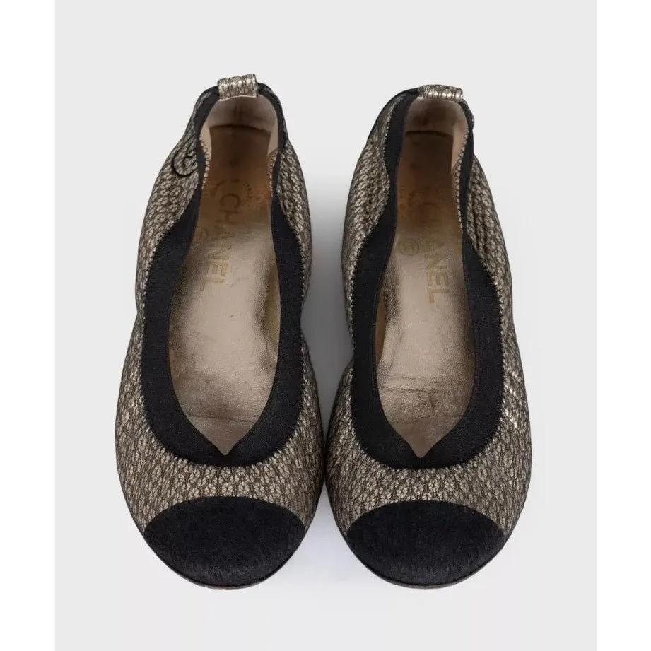 Chanel Quilted Gold Leather Ballerina Flats - Size 39.5 pre-owned Gold Leather Good - Back View