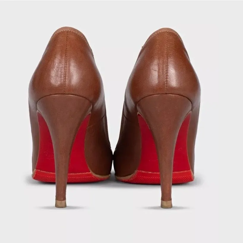 Christian Louboutin Brown Leather Pumps 35.5 pre-owned Brown Leather Good - Model View
