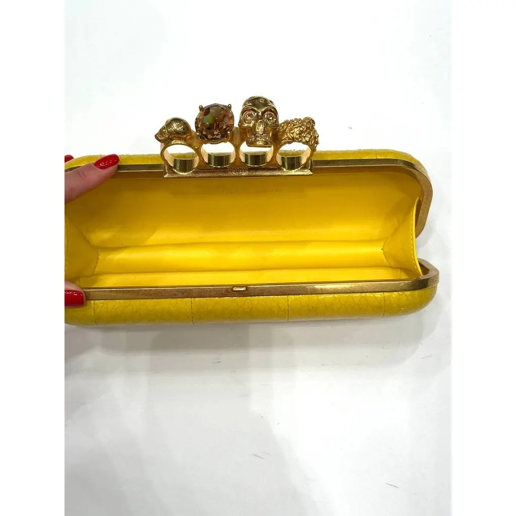 Alexander McQueen Yellow Snakeskin Skull Clutch pre-owned Yellow Leather Good - Inside View