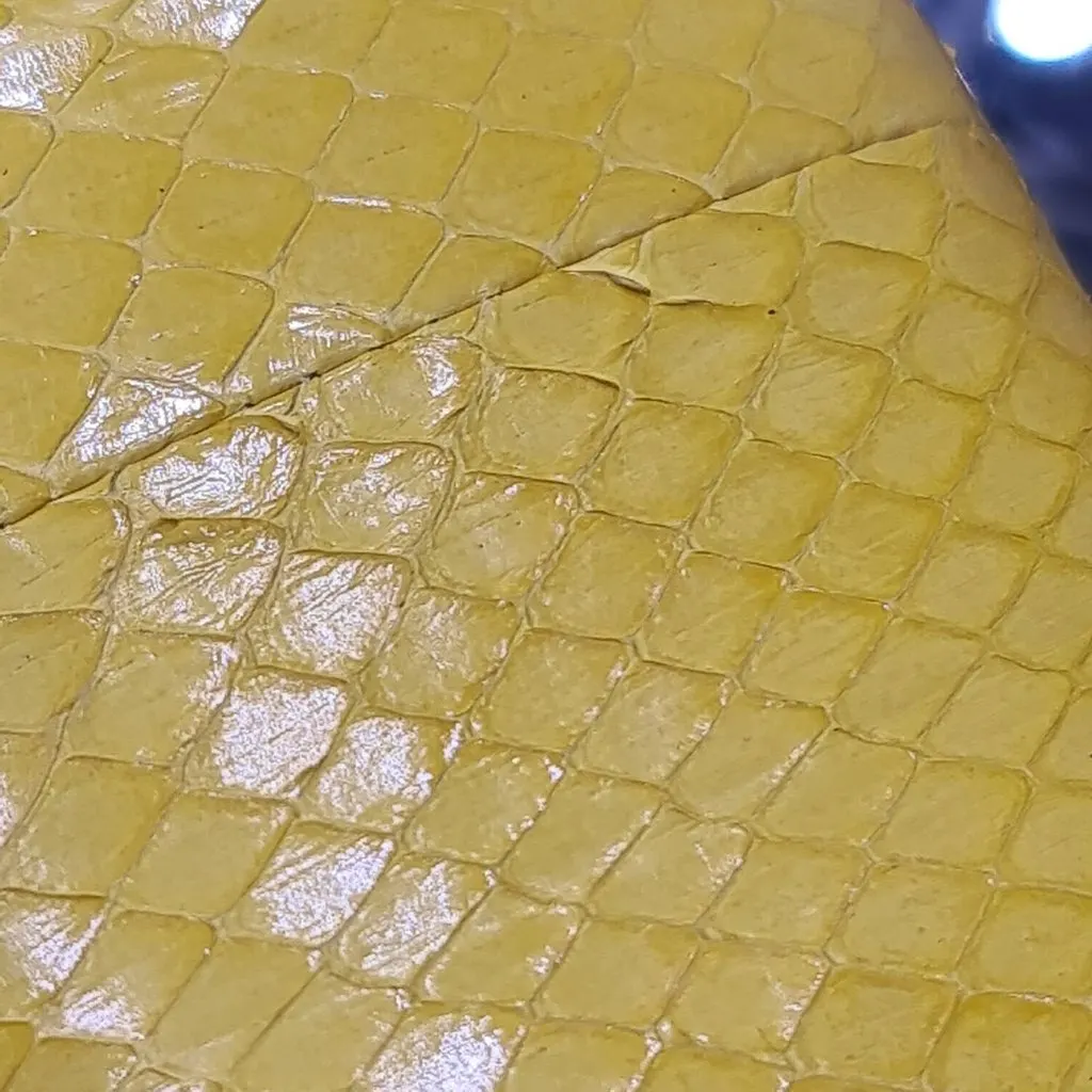 Alexander McQueen Yellow Snakeskin Skull Clutch pre-owned Yellow Leather Good - Box View