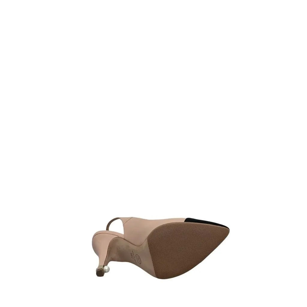 Chanel Beige Leather Pointed Toe Slingback Pumps EU 38 Pre-owned Beige Leather Good - Model View