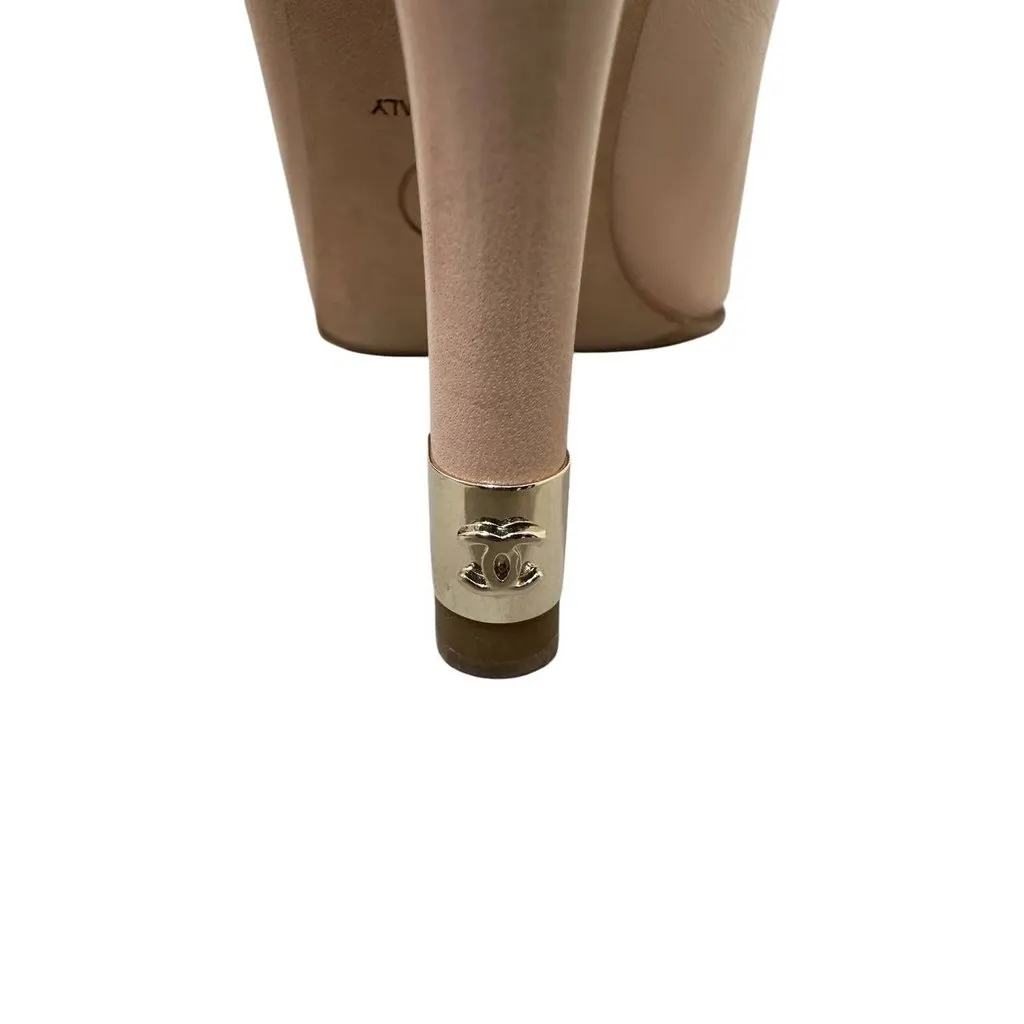 Chanel Beige Leather Pointed Toe Slingback Pumps EU 38 Pre-owned Beige Leather Good - Box View