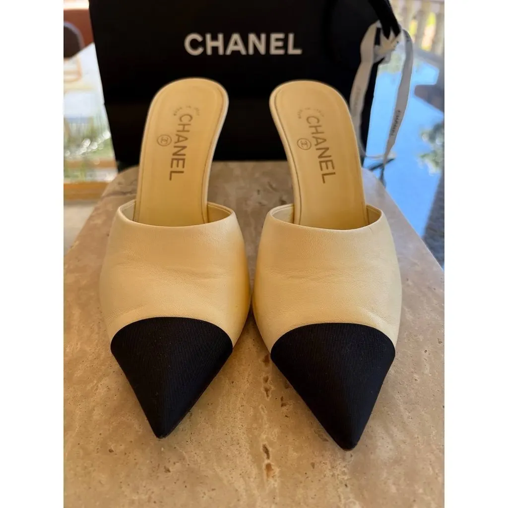 Chanel 2016 Cream Serpent Pearl Mules Sz.38.5 Pre-owned Beige Leather Good - Back View