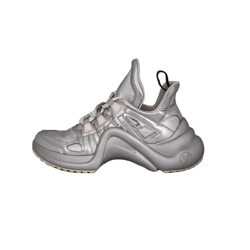Louis Vuitton Louis Vuitton Silver Platform Sneakers - Size 41 pre-owned Silver Leather Good - Front View