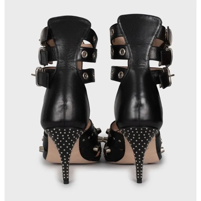 Gucci NWB Elegant Gucci Black Leather Studded Wedge Heels Sz. 39 Pre-owned Black Leather Never worn - Model View