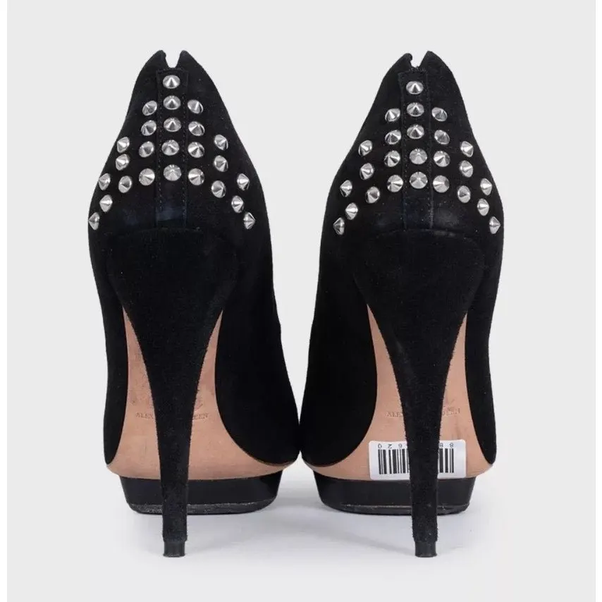 Alexander McQueen Black Suede Chic Rear Detail Pumps Sz.39 pre-owned Black Suede Good - Model View