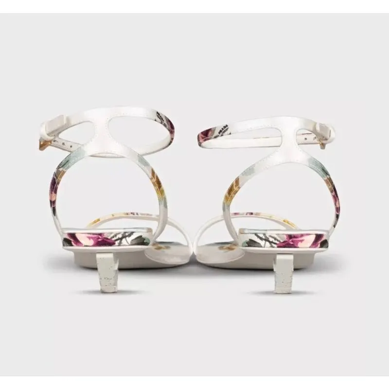 Prada Prada White Floral Print Textile Sandals sz.36 pre-owned White Good - Model View