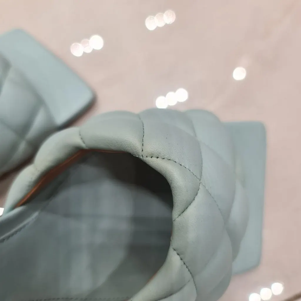 Bottega Veneta Light Blue Quilted Leather Lido Slide Sandals Sz.40 pre-owned Blue Leather Good - Back View