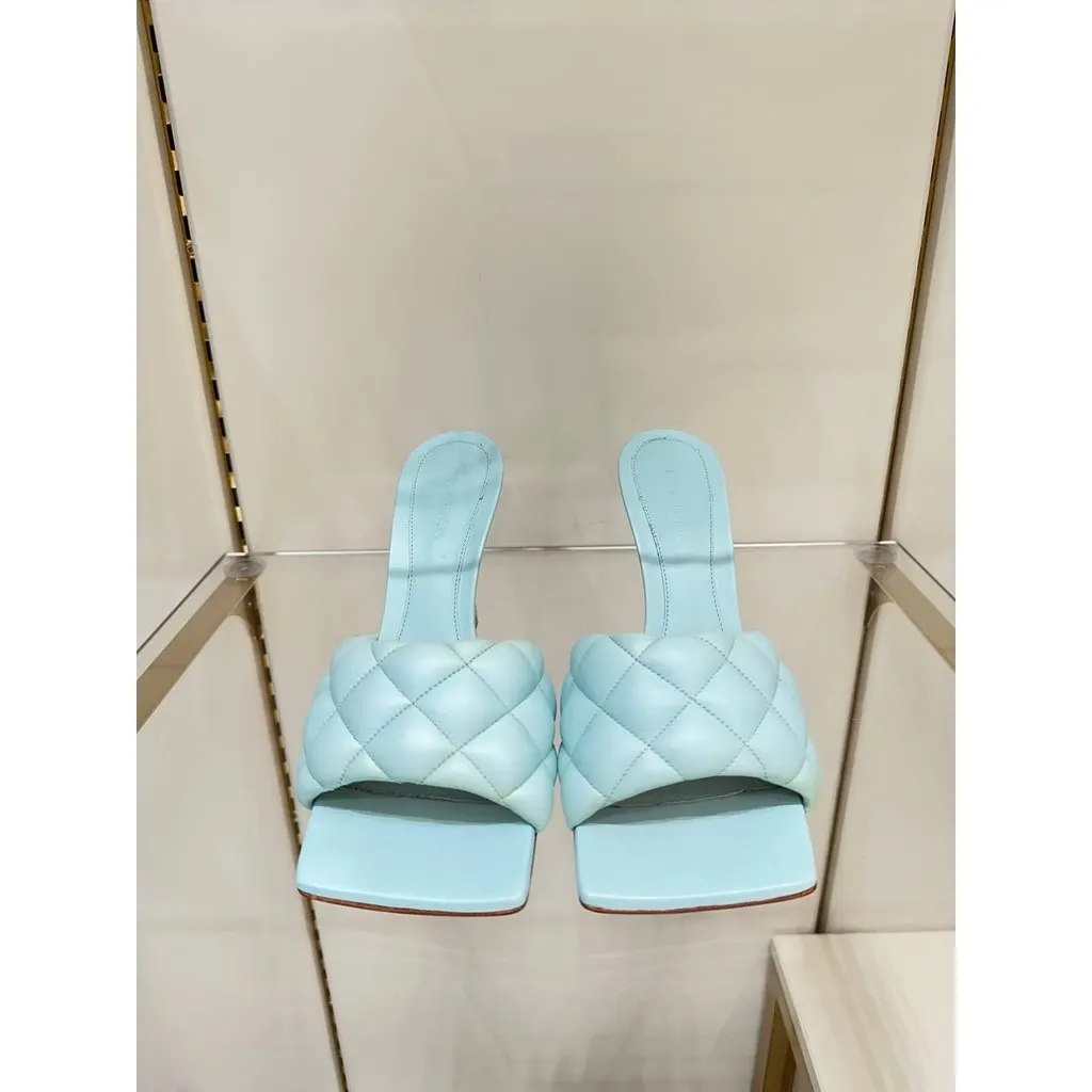 Bottega Veneta Light Blue Quilted Leather Lido Slide Sandals Sz.40 pre-owned Blue Leather Good - Model View
