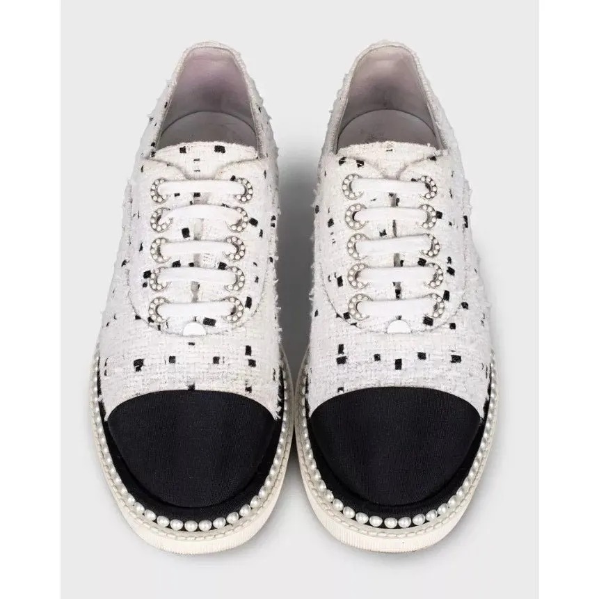 Chanel White Textile Sneakers with Contrasting Toe Sz.36 Pre-owned White Leather Good - Back View