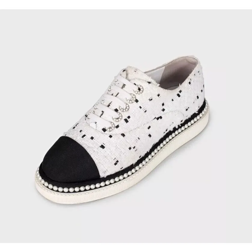 Chanel White Textile Sneakers with Contrasting Toe Sz.36 Pre-owned White Leather Good - Inside View