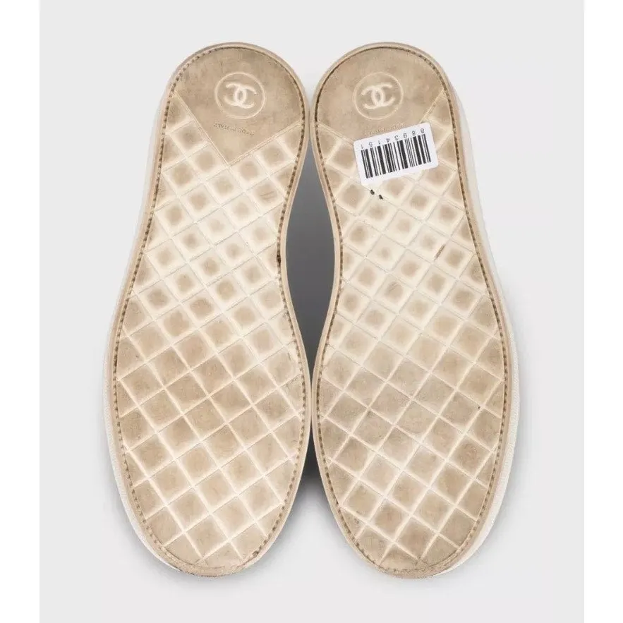 Chanel White Textile Sneakers with Contrasting Toe Sz.36 Pre-owned White Leather Good - Box View