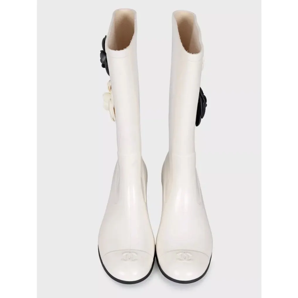 Chanel Chic Chanel White Rubber Boots Size 36 Pre-owned White Good - Back View