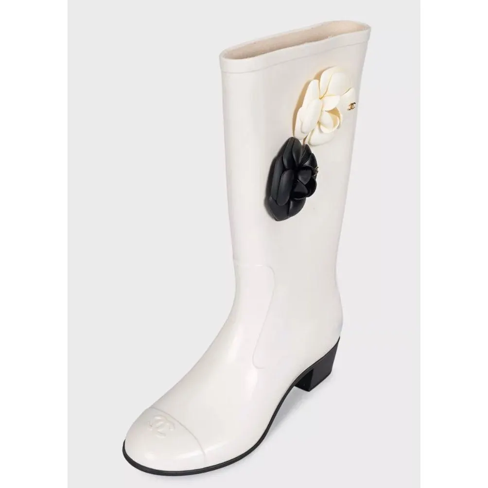 Chanel Chic Chanel White Rubber Boots Size 36 Pre-owned White Good - Inside View