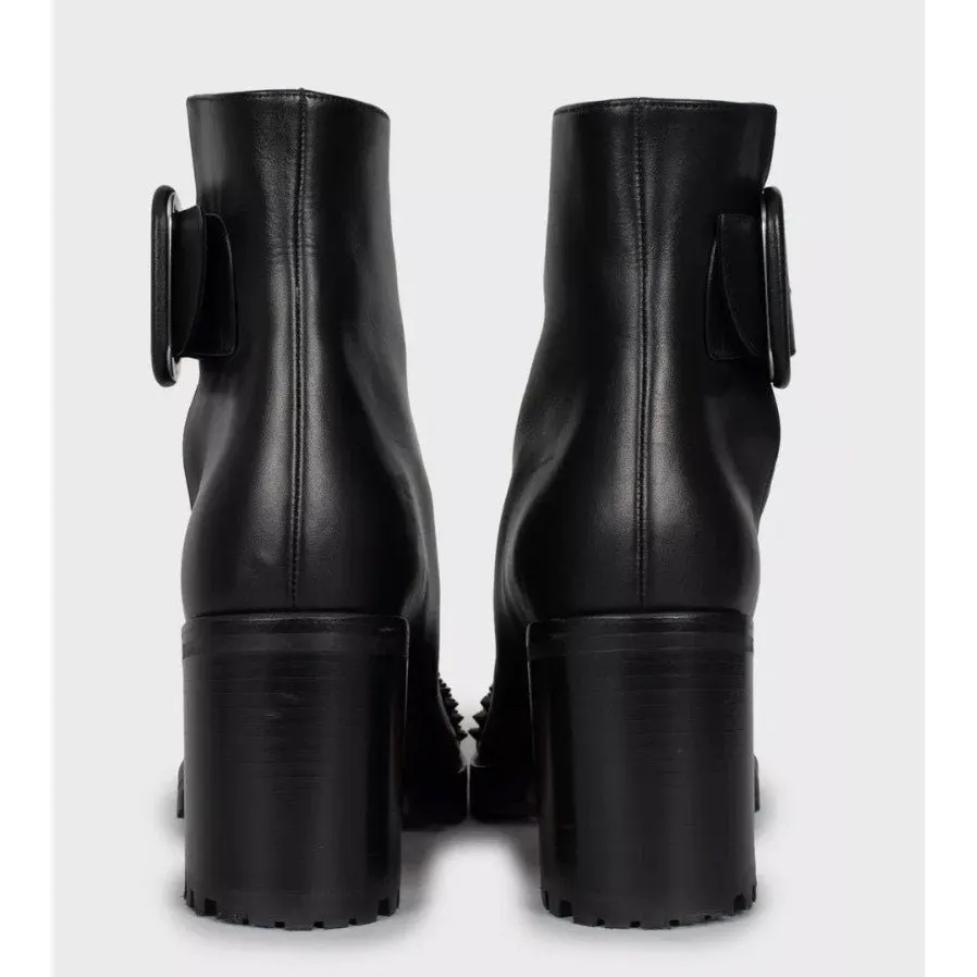 Christian Louboutin Olivia Black Leather Ankle Boots Sz.40 Pre-owned Black Leather Good - Model View