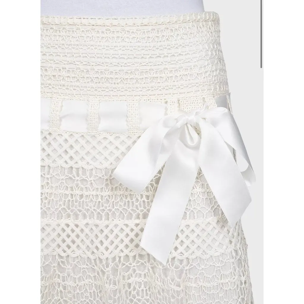 valentino NWOT Valentino White Lace Skirt  Sz.S pre-owned White Lace Never worn - Back View