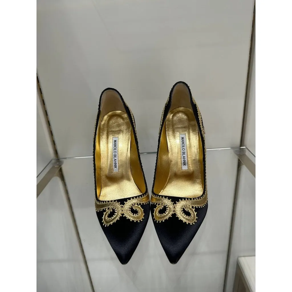 Manolo Blahnik Black & Gold Paisley Satin Pumps - Size 39 Pre-owned Black Satin Good - Model View