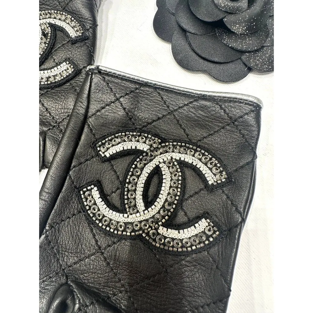 Chanel Quilted Lambskin CC Fingerless Gloves - Black Pre-owned Black Leather Good - Model View