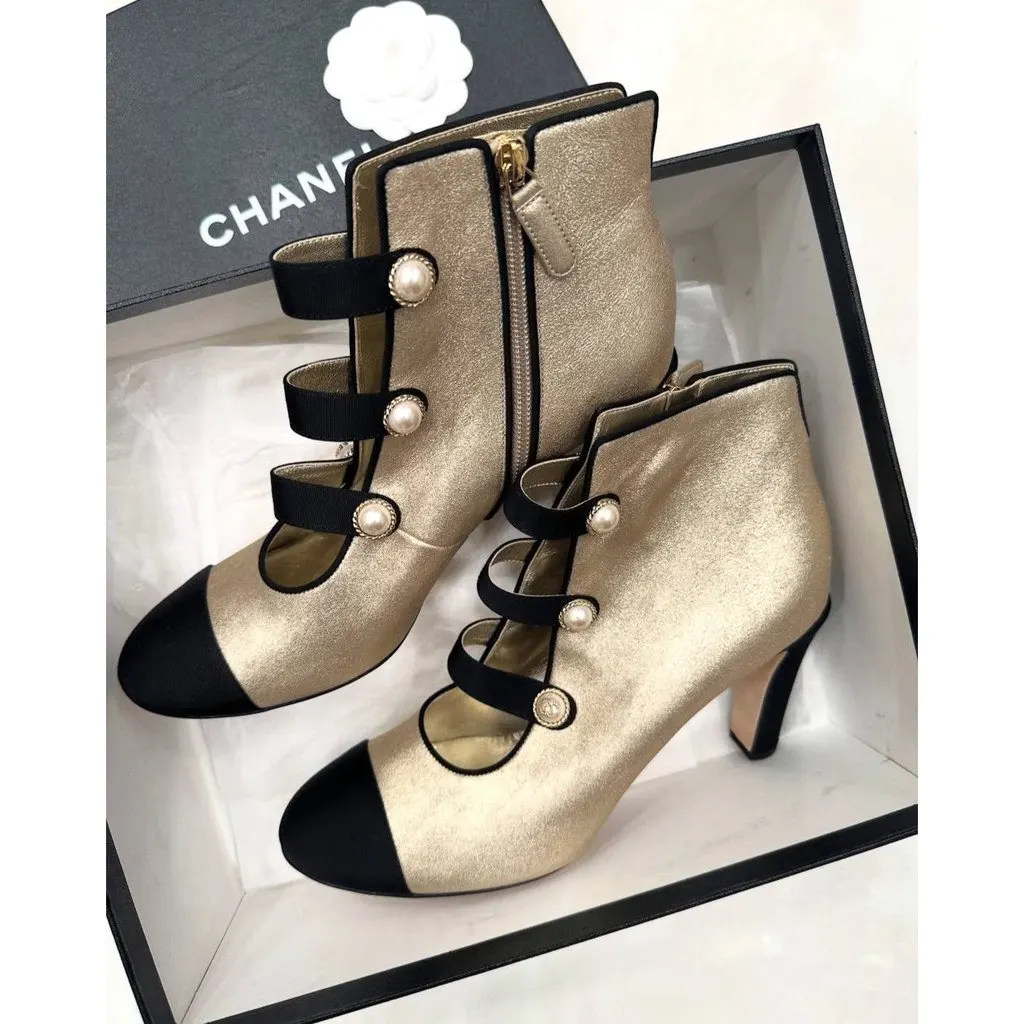 Chanel 2018 Gold Toe Pearl Button Leather Ankle Boots Sz.40 Pre-owned Gold Leather Never worn - Inside View