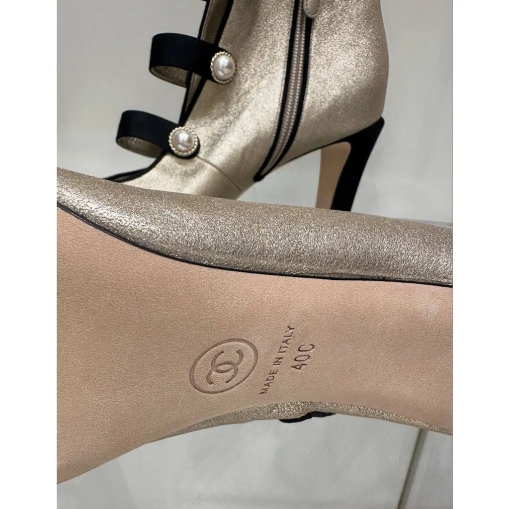 Chanel 2018 Gold Toe Pearl Button Leather Ankle Boots Sz.40 Pre-owned Gold Leather Never worn - Box View