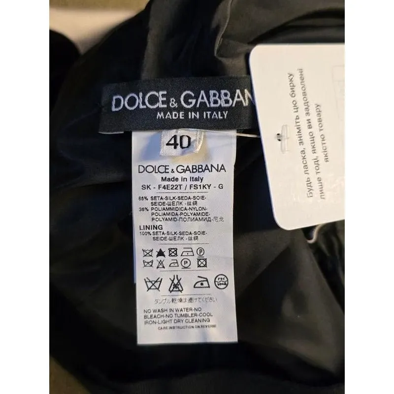 Dolce & Gabbana NWOT Dolce & Gabbana Black & White Animal Print Silk Skirt Sz.40 Pre-owned Black Silk Never worn - Model View