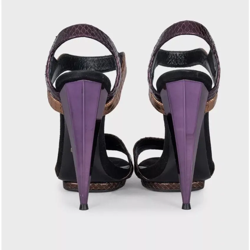 Gucci Textured Leather Sandals Sz.38 Pre-owned Red Leather Good - Model View
