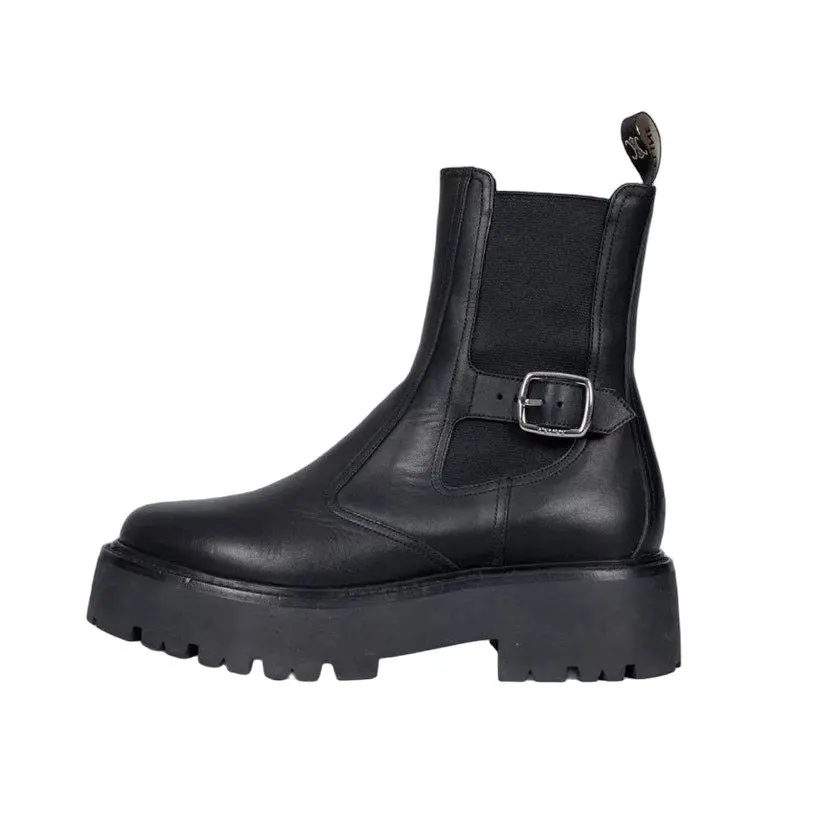 Celine Black Leather Boots with Silver Buckle - EU 39 Pre-owned Black Leather Good - Front View