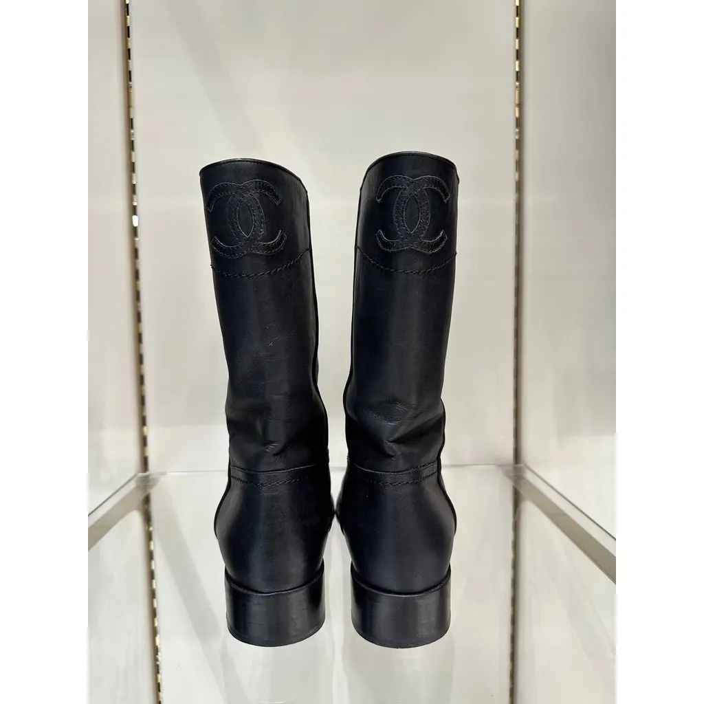 Chanel CC logo Black Leather Mid-Calf Boots Sz.39 Pre-owned Black Leather Good - Model View