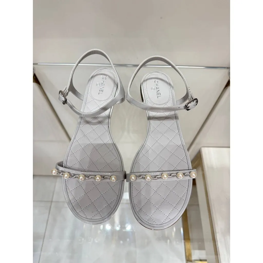 Chanel NWOB Chanel White Patent Pearl Chain Embellished Sandals Sz.41 Pre-owned White Leather Never worn - Back View