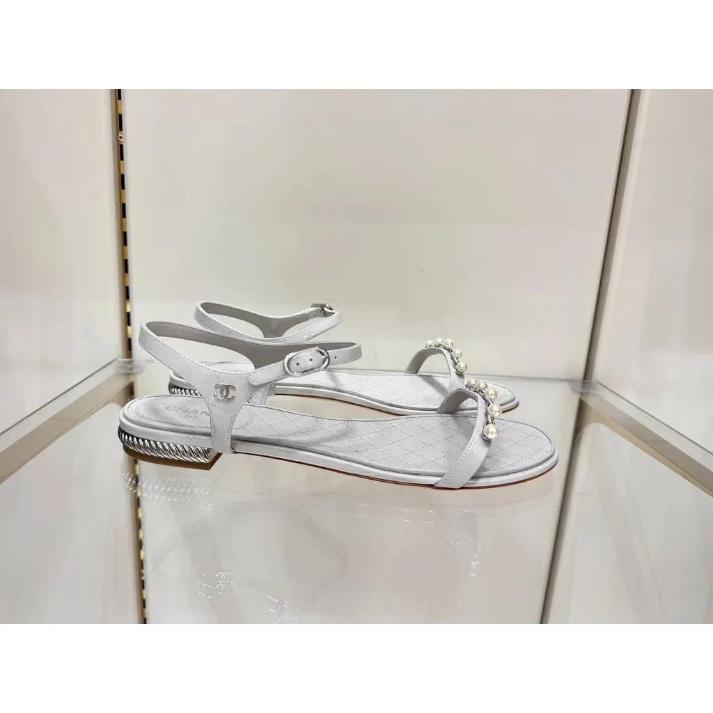 Chanel NWOB Chanel White Patent Pearl Chain Embellished Sandals Sz.41 Pre-owned White Leather Never worn - Model View