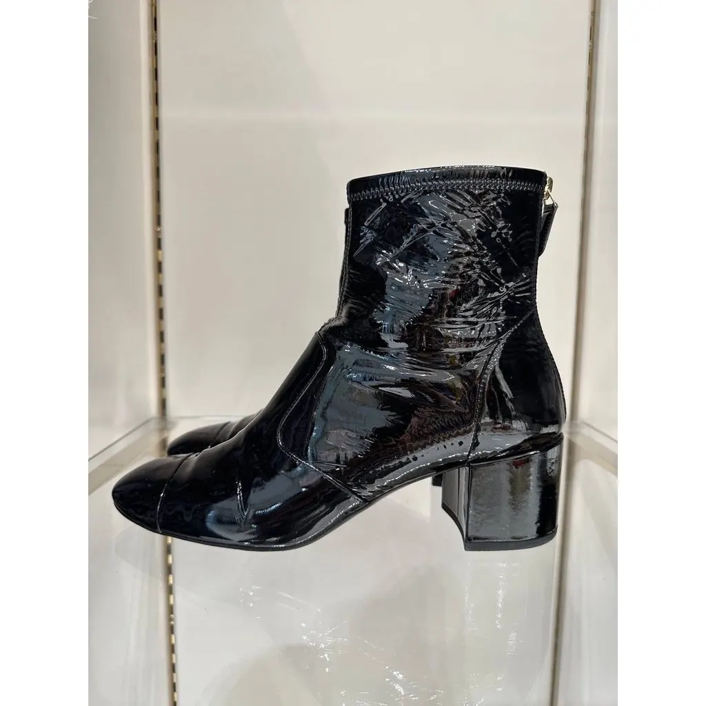 Chanel Cruise 2022 Black Patent Leather Ankle Boots Size 41 Pre-owned Black Leather Good - Box View