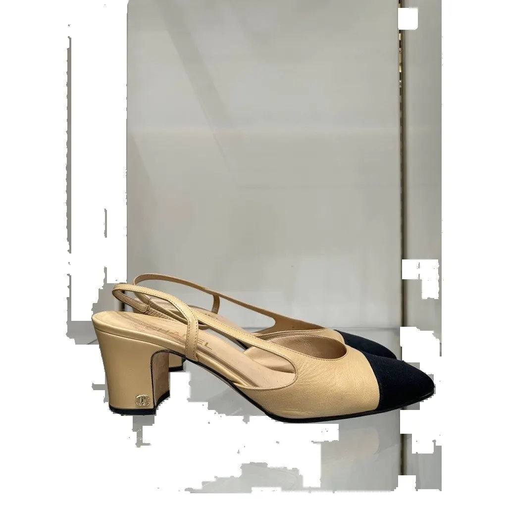 Chanel Two-Tone Slingback Pumps - EU 42 Pre-owned Black Leather Good - Front View