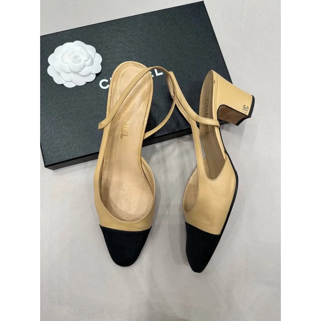Chanel Two-Tone Slingback Pumps - EU 42 Pre-owned Black Leather Good - Inside View