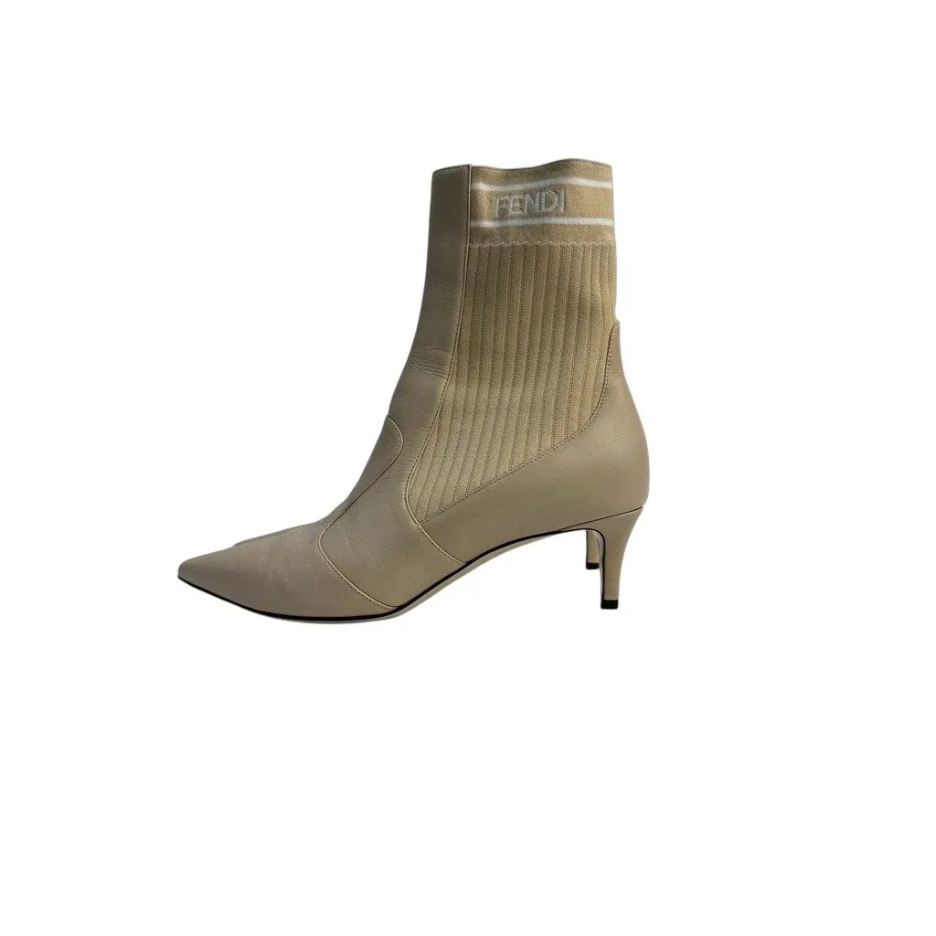 Fendi beige ankle boots with stretch-knit panel Sz.38 Pre-owned Beige Leather Good - Front View