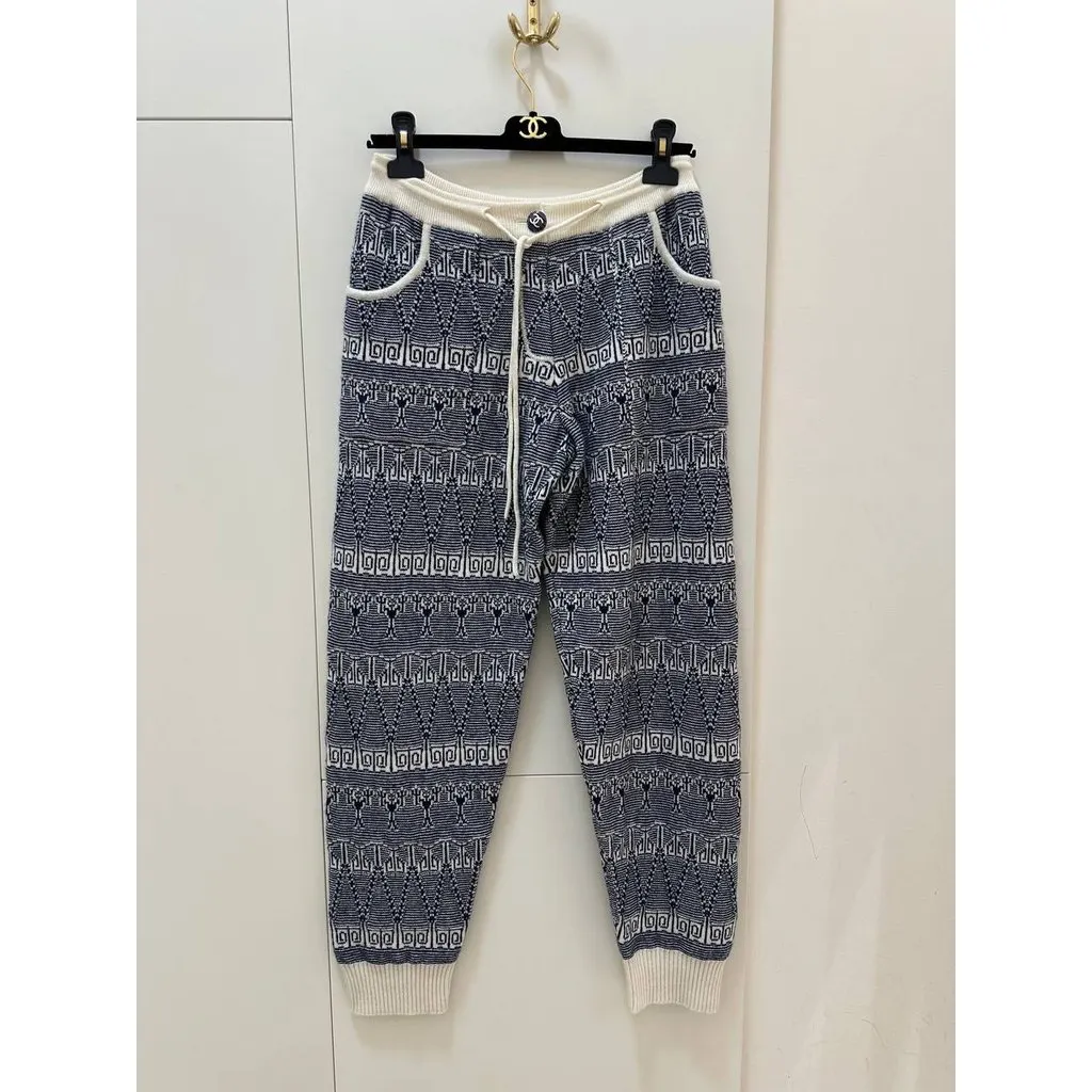 Chanel Cashmere Knit Set Sz.38 Pre-owned Navy Wool Good - Model View