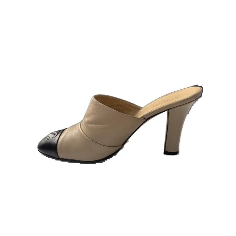 Chanel Beige & Black Leather Mules Size 40 Pre-owned Black Leather Good - Front View