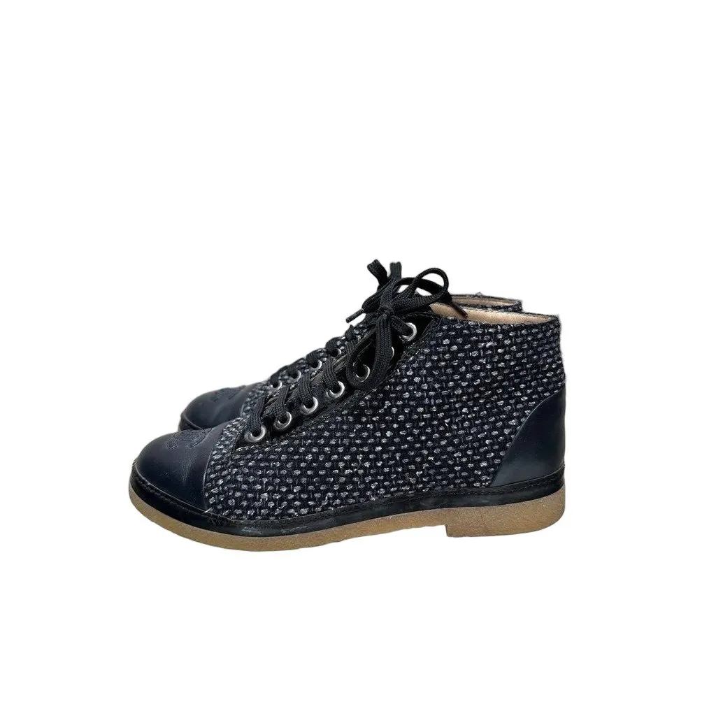 Chanel Tweed & Leather High-Top Sneaker Sz.36,5 Pre-owned Black Tweed Good - Front View