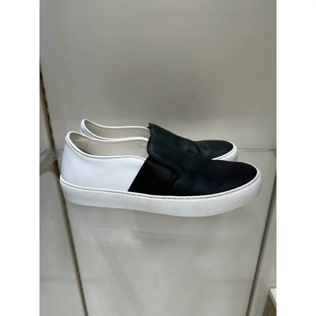 Chanel leather Slip-on flats Sz.36 Pre-owned Black Leather Good - Model View
