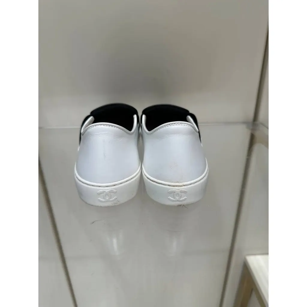 Chanel leather Slip-on flats Sz.36 Pre-owned Black Leather Good - Box View