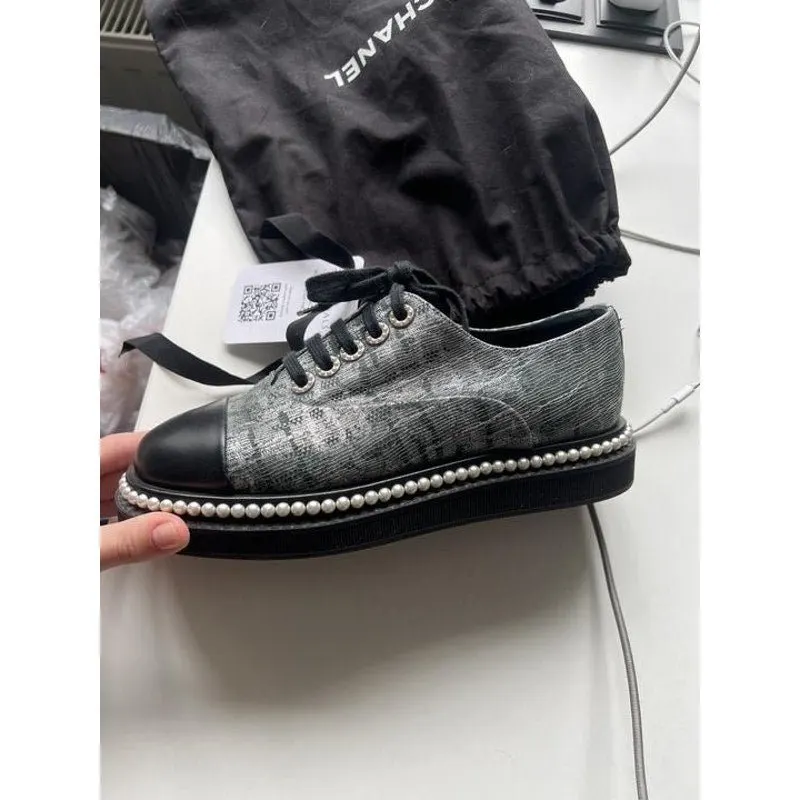 Chanel Silver Derby Lace-Up Shoes - EU 36 Pre-owned Silver Lace Good - Box View