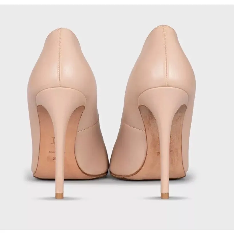 Alexander McQueen Beige Pointed Toe Stiletto Pumps EU 37 Pre-owned Beige Leather Good - Model View