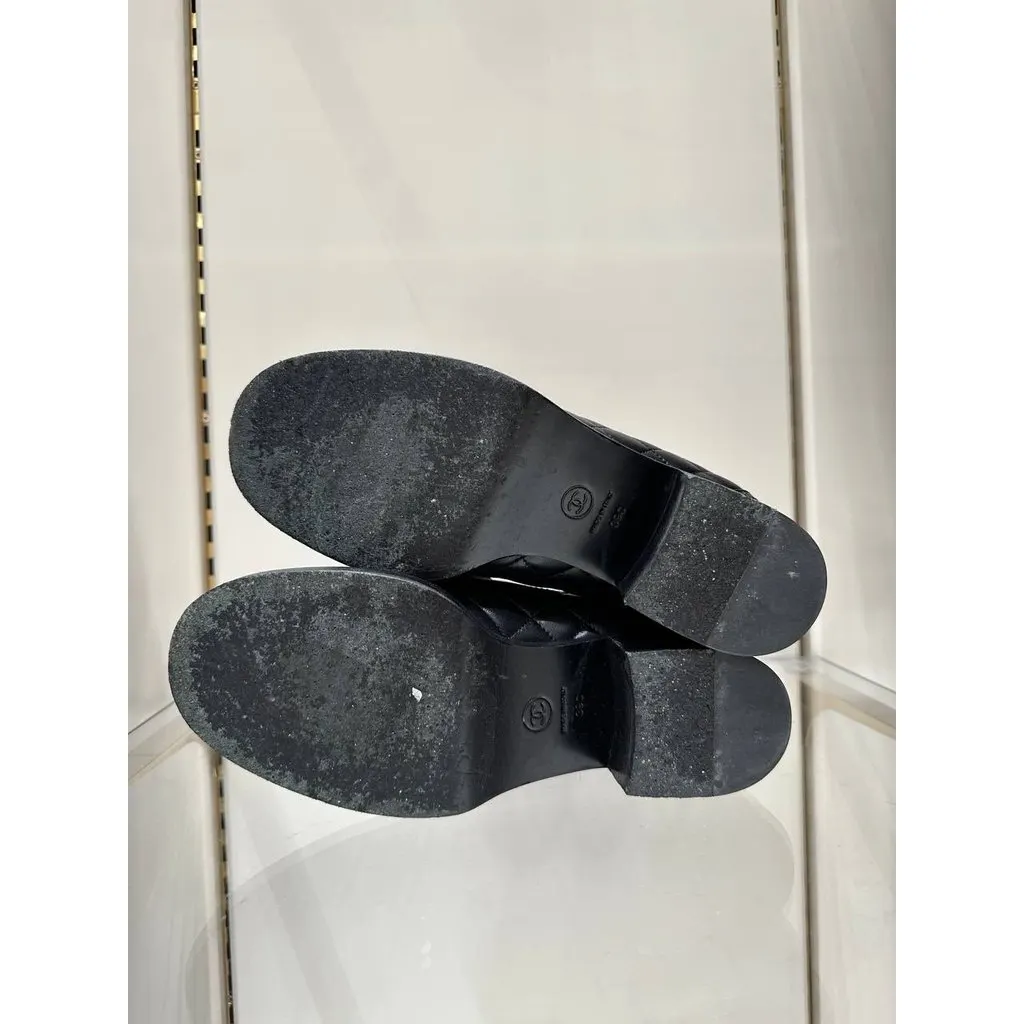 Chanel 23C Paris–Monte Carlo Quilted CC Heart Loafers Sz.39 Pre-owned Black Leather Good - Inside View