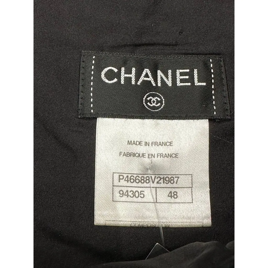 Chanel Black Bouclé Wool A-Line Skirt with CC Button - FR 48 Pre-owned Black Wool Good - Back View
