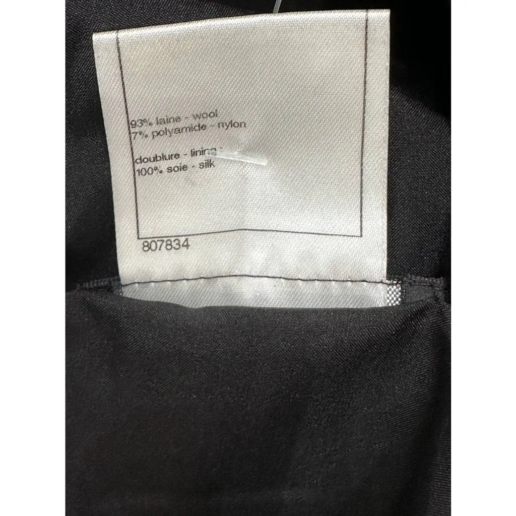 Chanel Black Bouclé Wool A-Line Skirt with CC Button - FR 48 Pre-owned Black Wool Good - Inside View