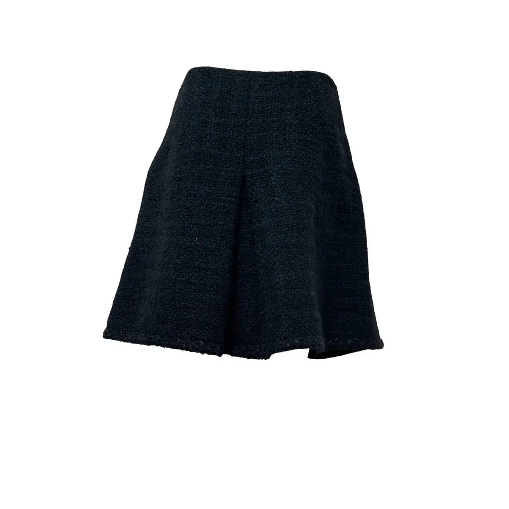 Chanel Black Bouclé Wool A-Line Skirt with CC Button - FR 48 Pre-owned Black Wool Good - Model View